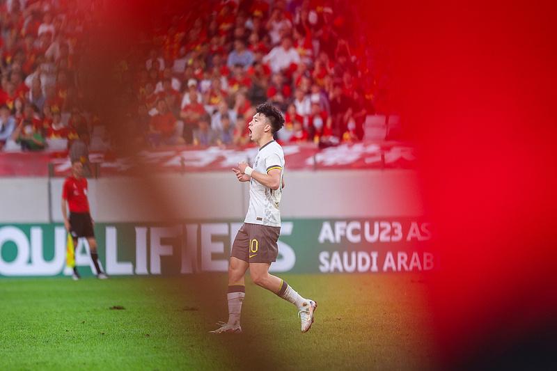 王钰栋, 伤留在替补, 国足首发 王钰栋, 伤留在替补, 国足首发