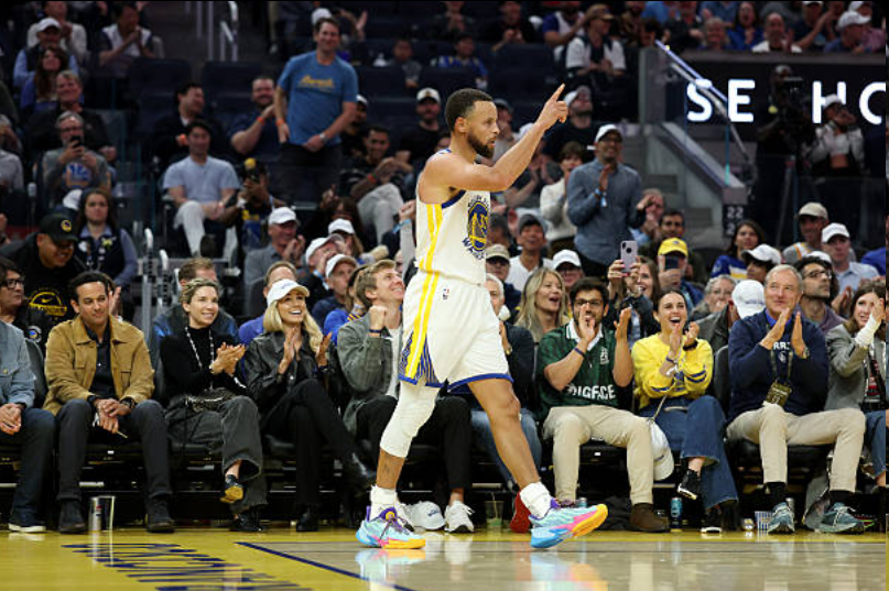 库里在第三 库里在第三